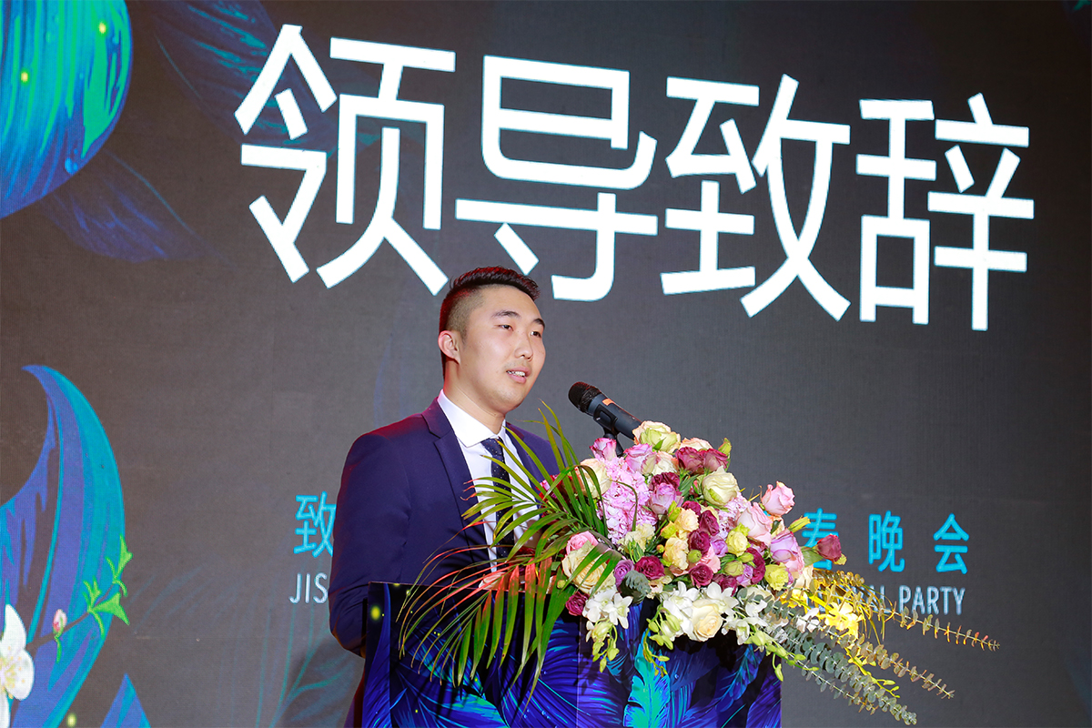 超凡国际门窗副总经理梁伟键先生致辞